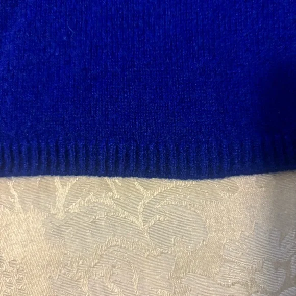 Adrienne Vittadini Sapphire Blue 100% 2-Ply Cashmere V-Neck Sweater, Size Small - Picture 5 of 6